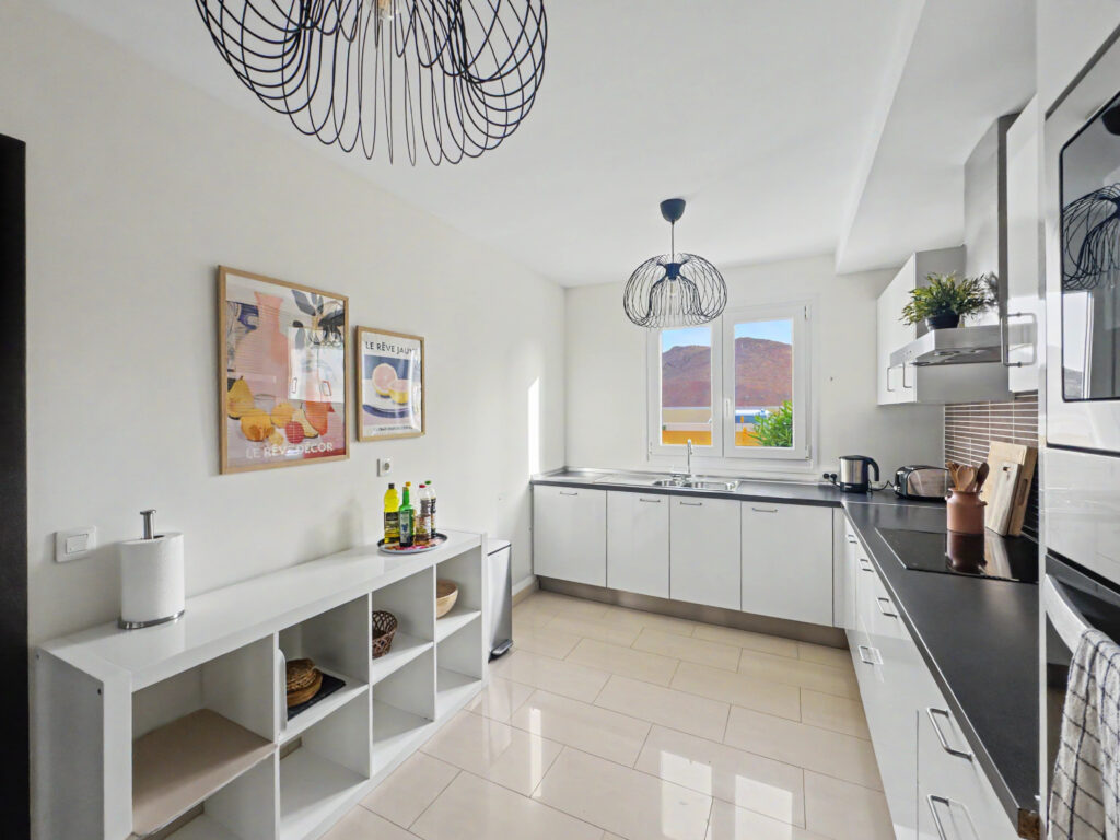 Kitchen dining area