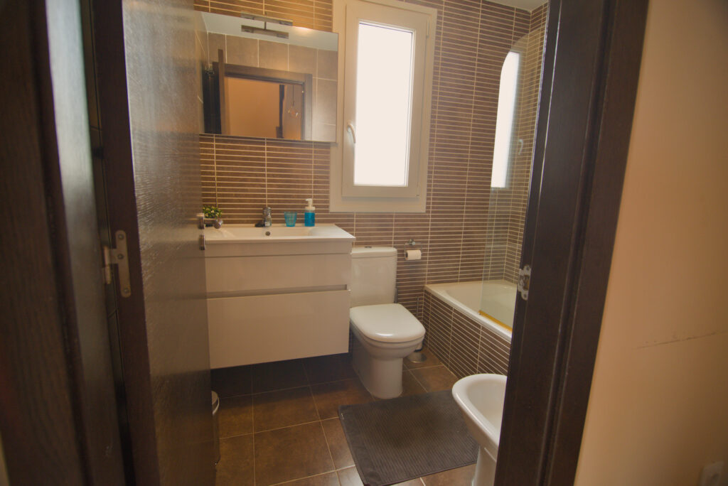 Shared children's bathroom with bathtub