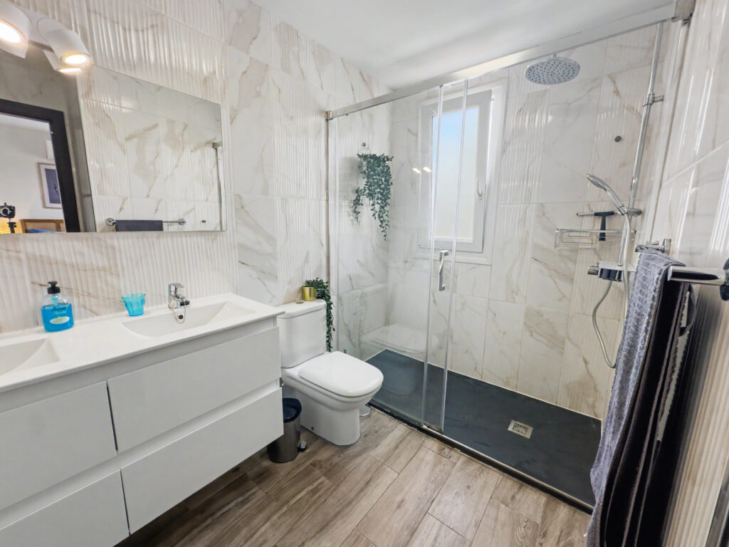 Ensuite double basins