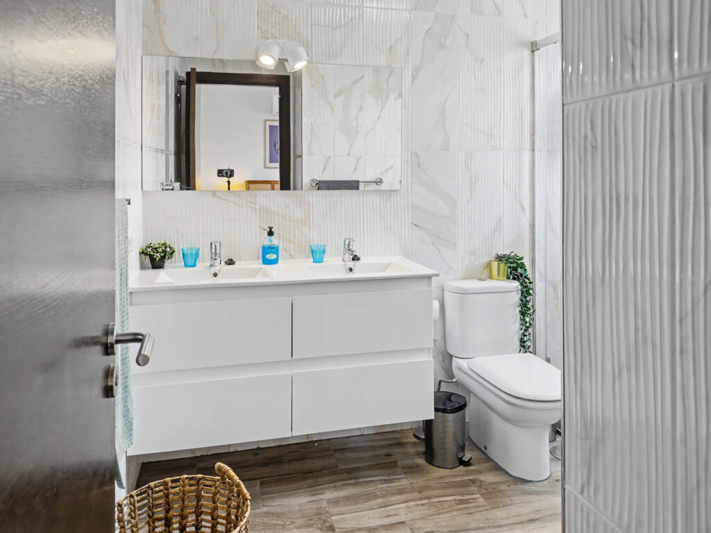 Ensuite walk-in shower